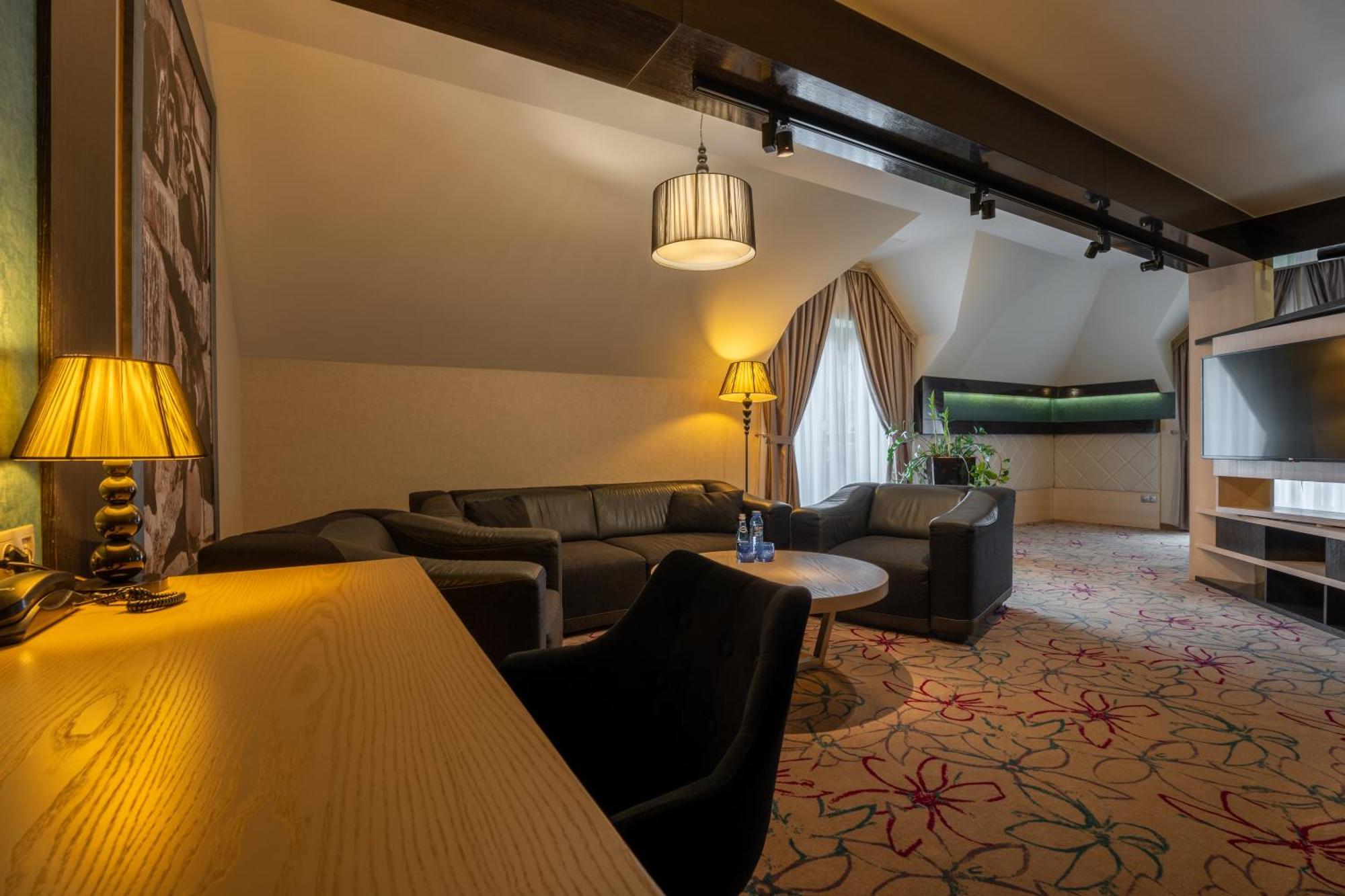 Hotel & Spa Czarny Gron Жики Экстерьер фото