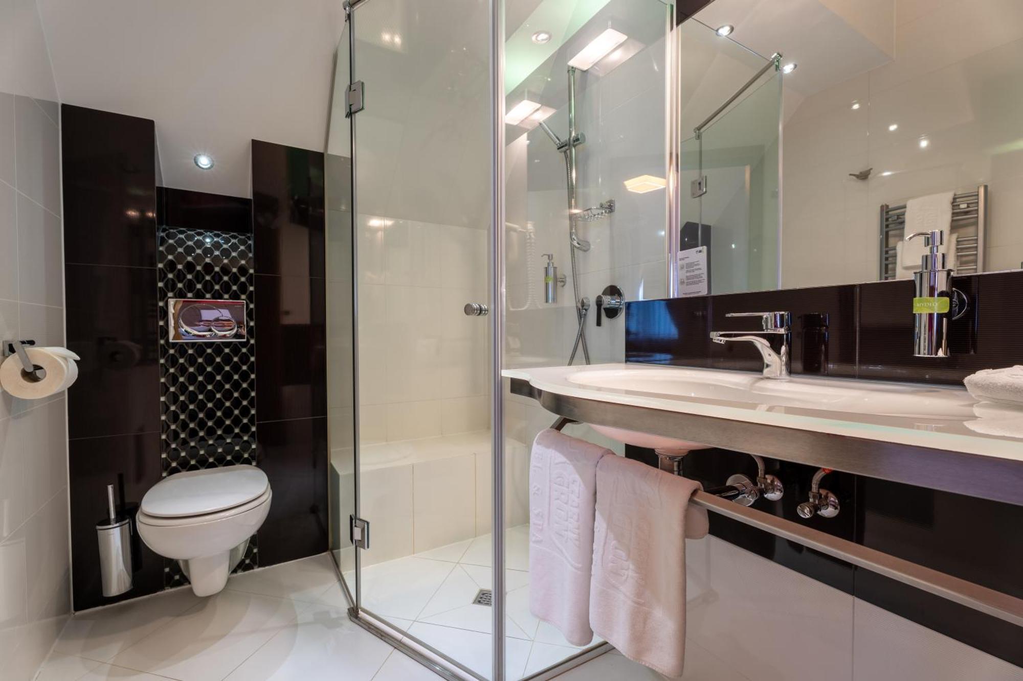 Hotel & Spa Czarny Gron Жики Экстерьер фото