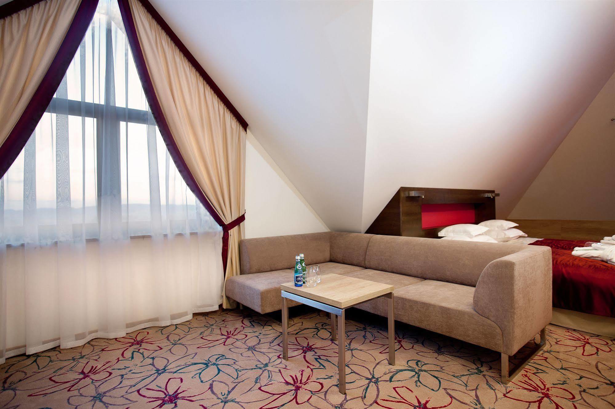 Hotel & Spa Czarny Gron Жики Экстерьер фото