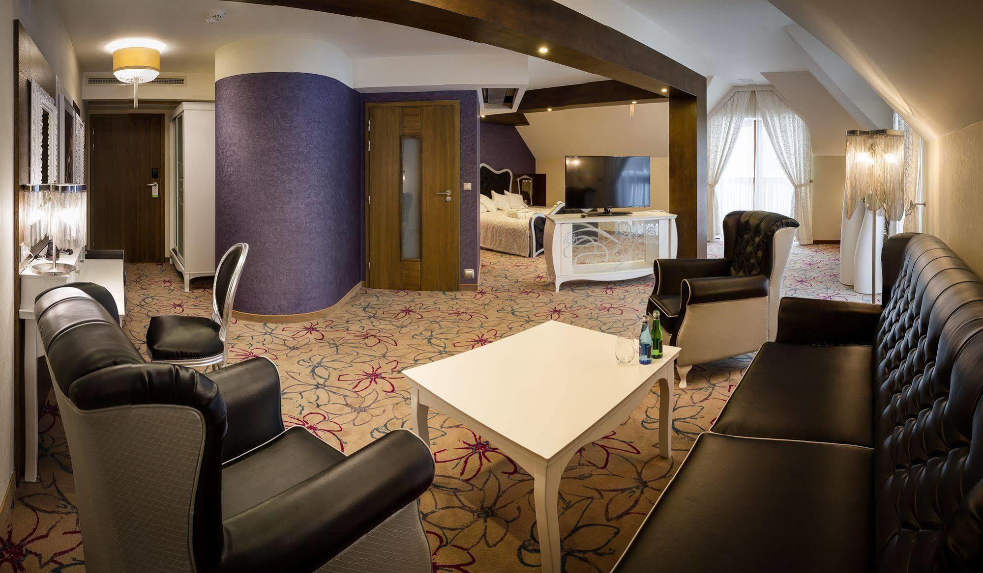 Hotel & Spa Czarny Gron Жики Экстерьер фото