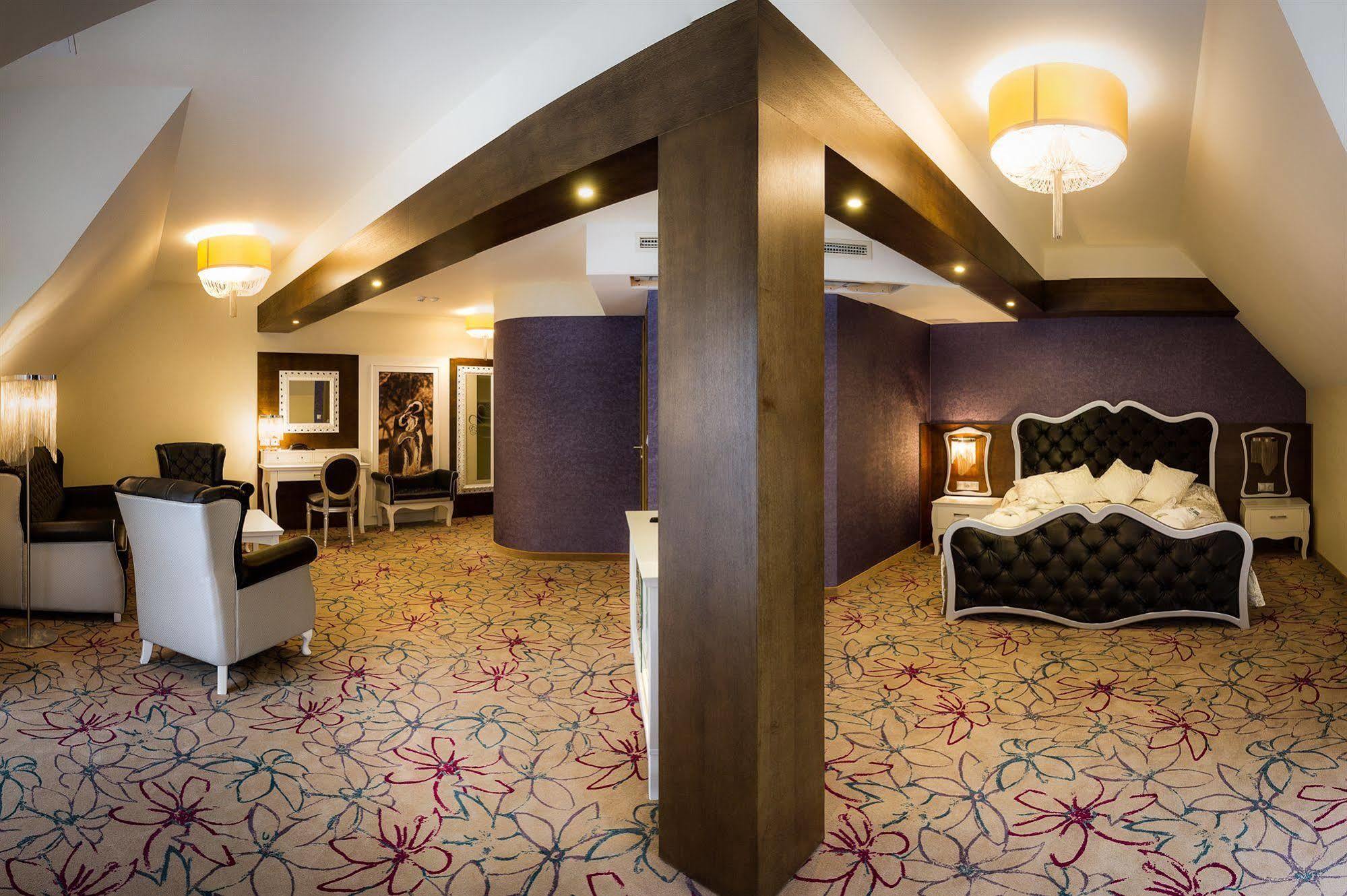 Hotel & Spa Czarny Gron Жики Экстерьер фото