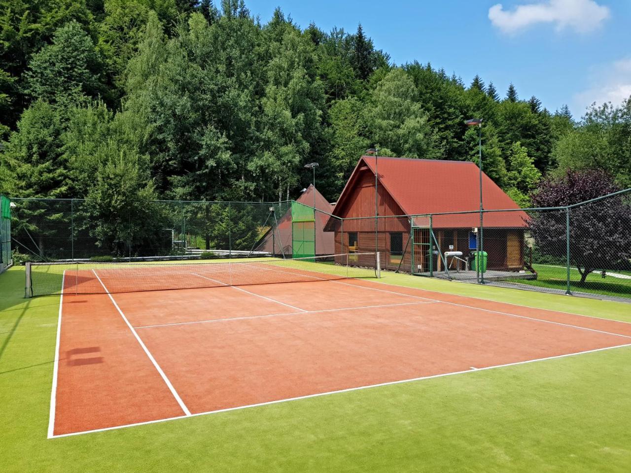 Hotel & Spa Czarny Gron Жики Экстерьер фото